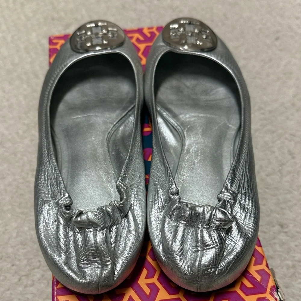 Tory Burch Metallic Silver Logo Ballet Flats - Picture 4 of 6